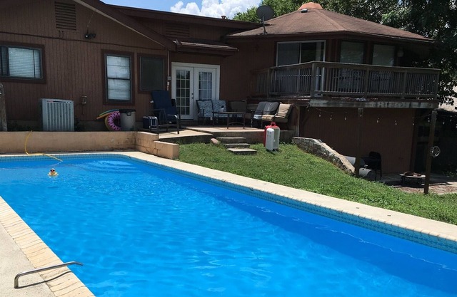 Medical Center House with swimming pool