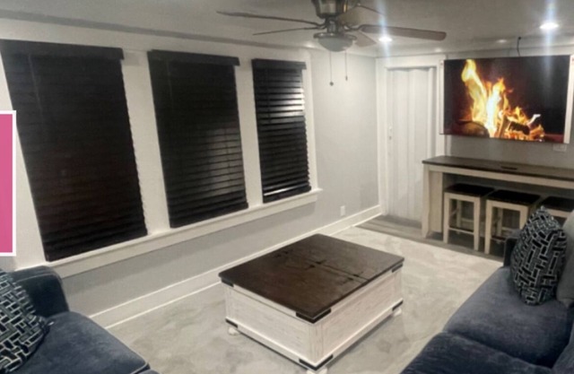 Private Bedroom Downtown: Medical Corridor--- ENCHANTING