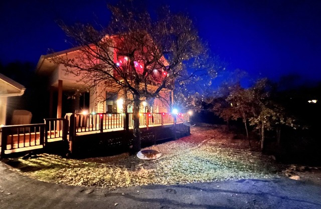 Mountain Top Medicine Park Cabin, Hot tub, Parking