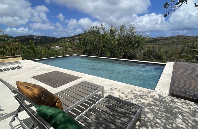 Mediterranean Apartment, 1 Bedroom Suite steps from Nelson's Dockyard!