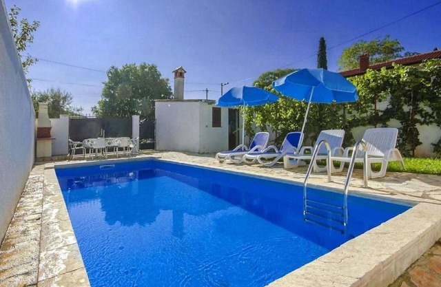 Finca mediterránea y apta para perros con piscina privada, zona de barbacoa, lavadora, WiFi