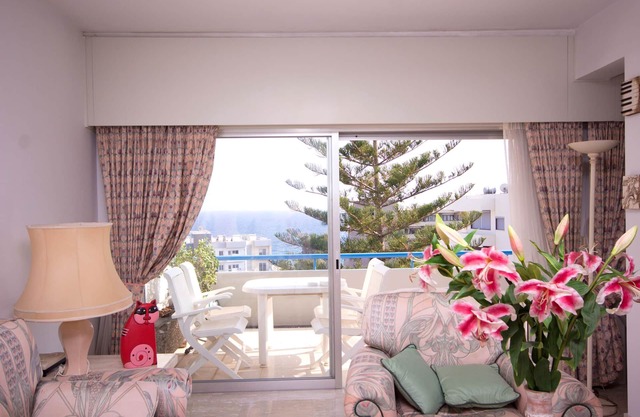 Mediterranean Dream: Apartamento de lujo frente a la playa