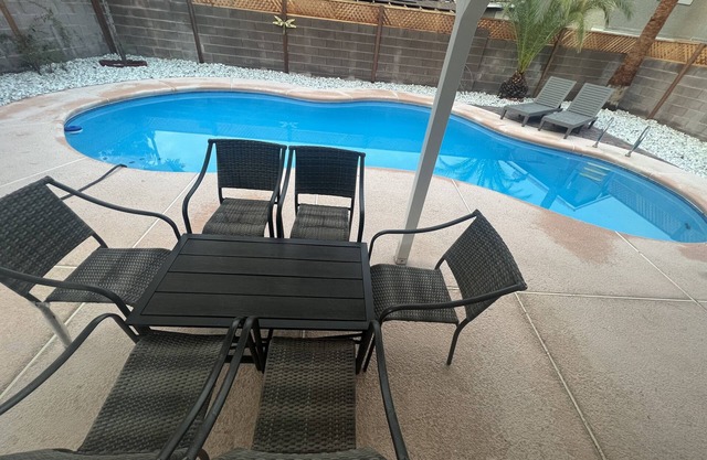 Mediterranean House with Large Pool & Patio 10 min to strip & 5 min to Airport
