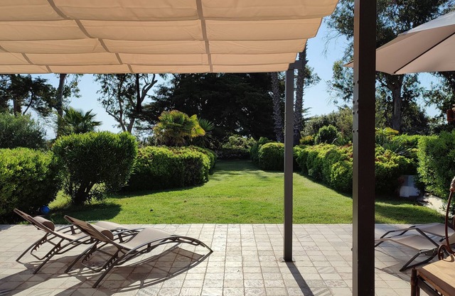 Mediterranean vacation home for 4 people right on the sandy beach