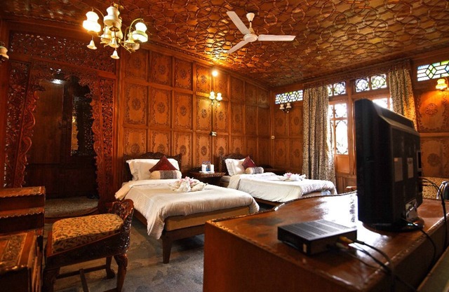 Meena Group houseboats