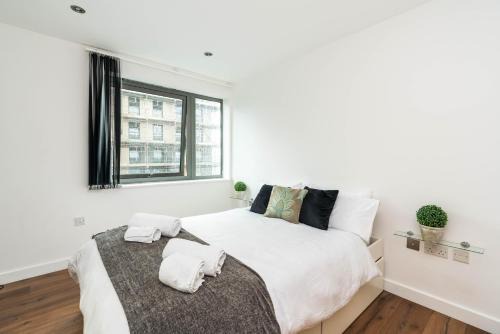 Mega deal, Central Apartment, Walk to Station one bedroom flat in Greater London, ID required