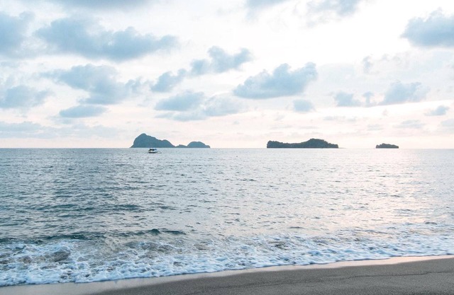 Megan's Paradisio Beach Resort