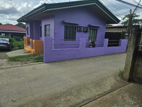 Mel's Place Batangas Unit 2 Two Bedroom House w Free Parking WIFI Smart TV Netflix Hot & Cold Shower