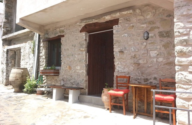 Melambes Estudio - Experimenta la vida en un pueblo tradicional de Creta.