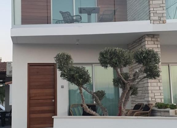 Melanos Fully Renovated TownHouse with Private Pool