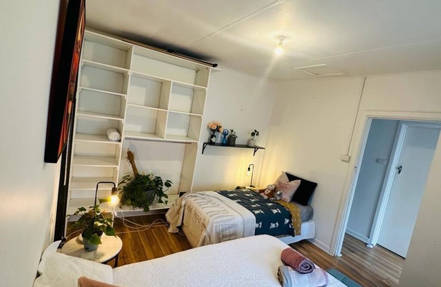 Melb Beach shack-4bed-2baths. 2km CBD