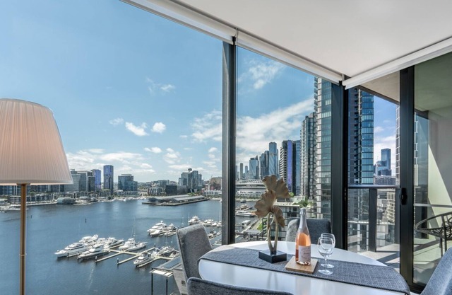 Melbourne Private Apartments - Collins Wharf Waterfront, Docklands