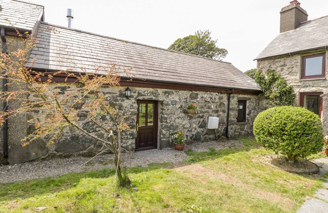 MELIN BACH, admite mascotas, con chimenea en Porthmadog, Ref 1007874