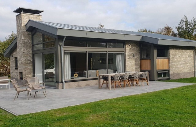 Melle is a luxury villa with sauna located on the Roosdunen grounds in Ballum.