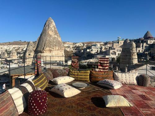 Memory Cave House
