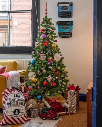 Menagerie House Luxury 3-Bedroom Cottage with Walk Score 98 in Central York