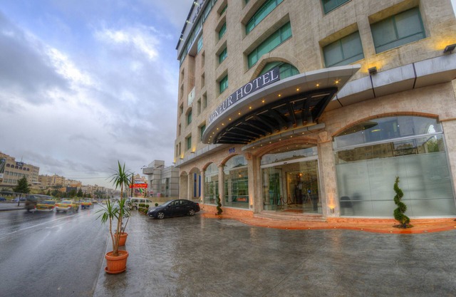 Meneur Hotel