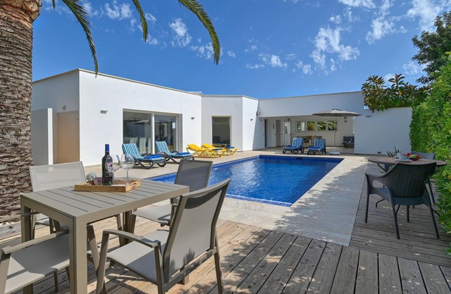 Mercedes 4 pax - Javea, Costa Blanca