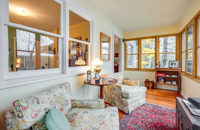 Mercer Cottage on Crystal Lake w/ Private Dock!