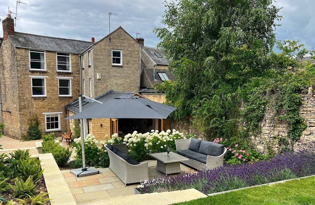 Merchant House, Charlbury - sleeps 12 guests in 6 bedrooms