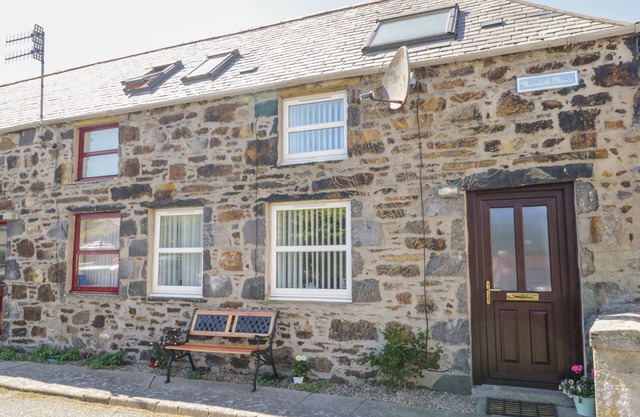 MEREDITH COTTAGE, pet friendly, country holiday cottage in Banff