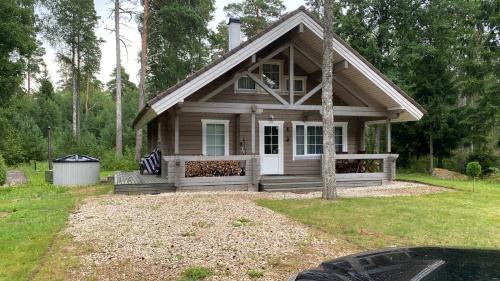 Merineitsi peamaja saunaga kahele
