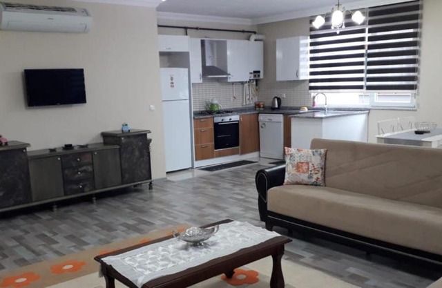 Merkezi konumlu denize ve AVM ye yakın apart daire