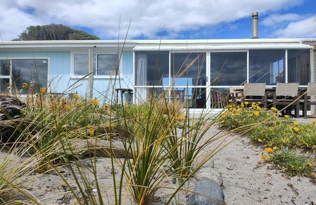 Merle's Retro Beach Bach