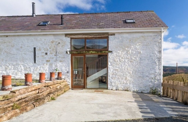 Merlin Cottages: 4 * Merlin Granero, Sala de juegos, actividades al aire libre cercanas