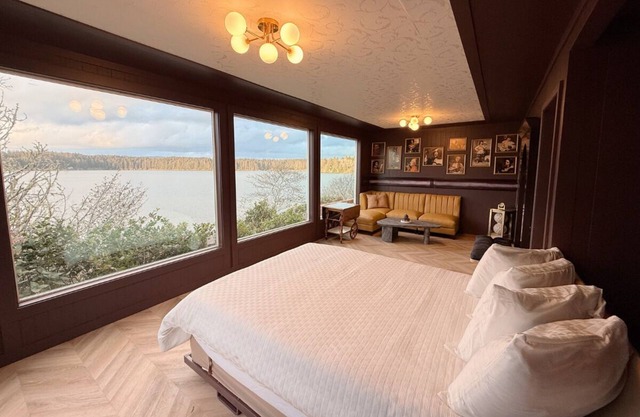 Merlot Manor- Stunning Views & a Unique Design