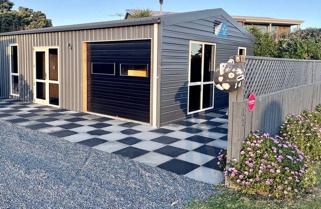 MERMAID'S HIDEAWAY - KAIKOURA STUDIO, pet friendly in Kaikoura