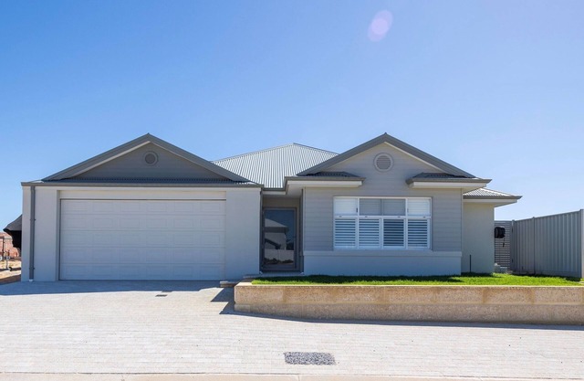 Mermaid's Retreat: 4 BR, 2 BA House in Jurien Bay, Sleeps 8