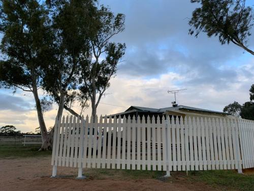 Merredin Cottage on the Avenue
