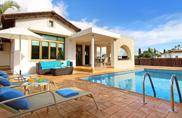 FELIZ - Bungalow de 2 camas en las afueras de Ayia Napa, a 5 minutos en coche del centro turístico