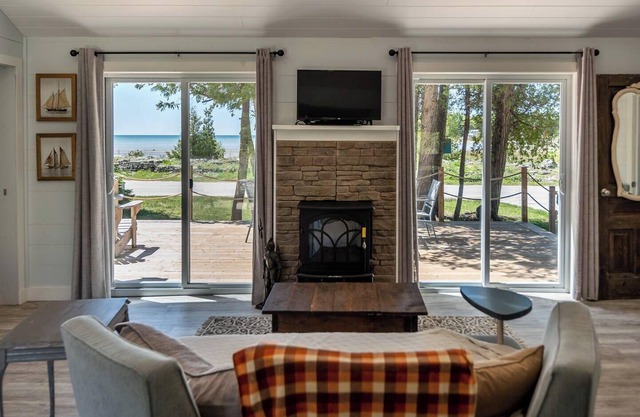Merry Light Cove- Waterfront on Lake Huron & Sauna