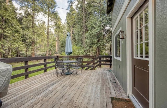 Merry Meadow Cabin with Pond Views & BBQ Grill
