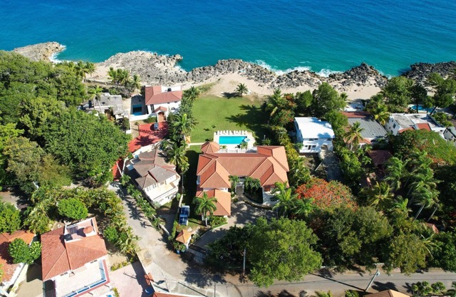 Mesmerizing ocean-front villa with sea-side jacuzzi and fire pit