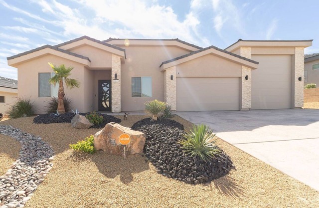 Mesquite Retreat with great patio, pool, and putting green!