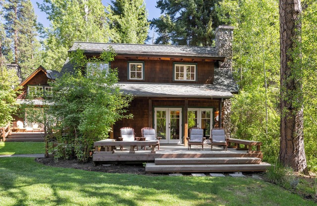Metolius River Resort Cabin 1 Luxurious cabin on the Metolius River w/ fireplace