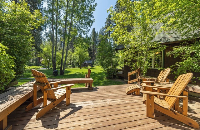 Metolius River Resort Cabin 3 Luxurious cabin on the Metolius River w/ fireplace