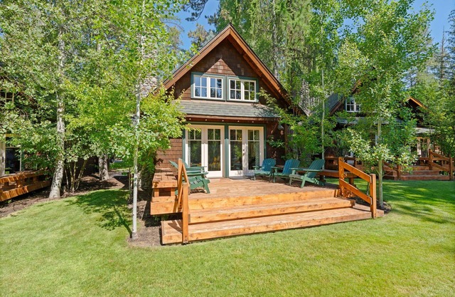 Metolius River Resort Cabin 5 Luxurious cabin on the Metolius River w/ fireplace