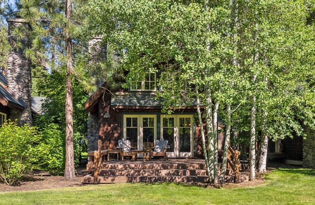 Metolius River Resort Cabin 6 Luxurious cabin on the Metolius River w/ fireplace