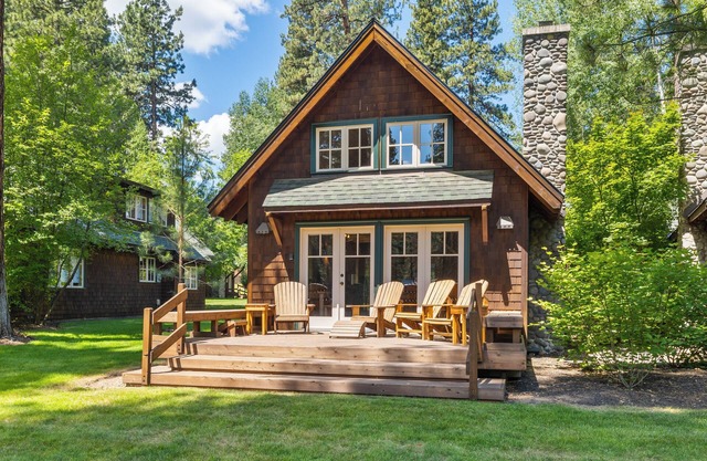 Metolius River Resort Cabin 7 Luxurious cabin on the Metolius River w/ fireplace