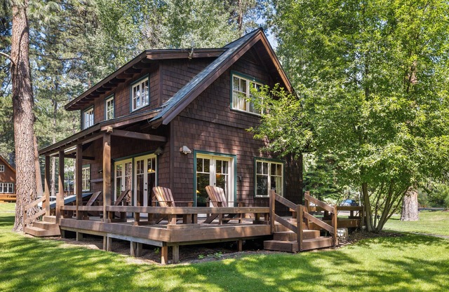 Metolius River Resort Cabin 12 Luxurious cabin on the Metolius River & fireplace