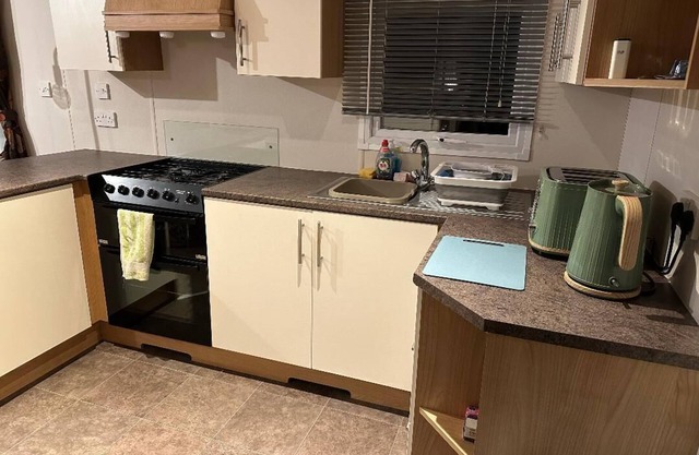 Metres from the beach. Cosy, family friendly mobile home with decking.