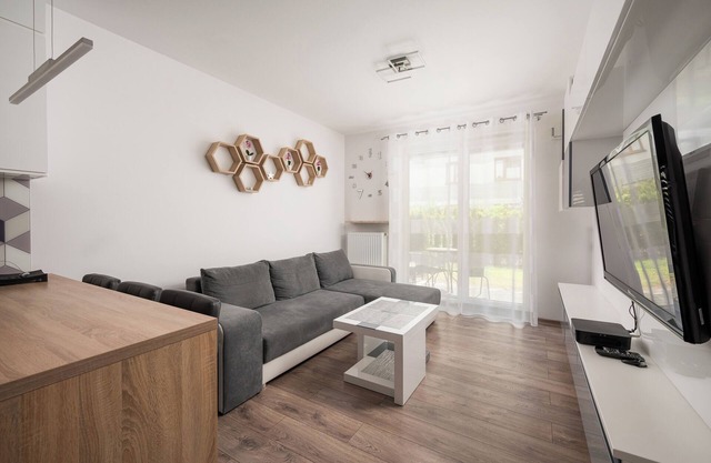 Metro Bemowo Apartment with Garden