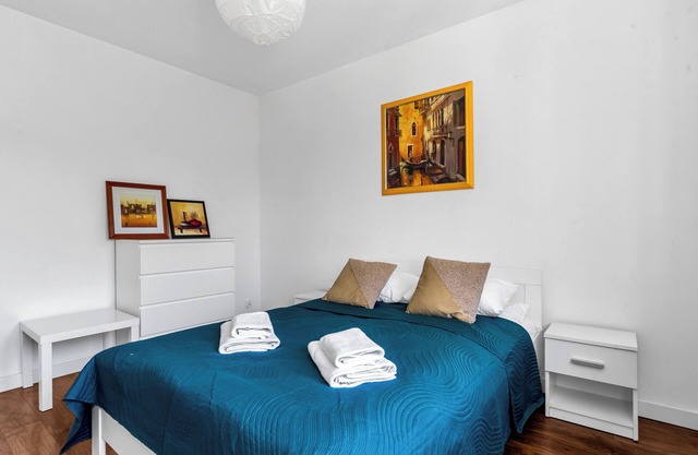 Metro Ratusz Arsenał Homely Apartment