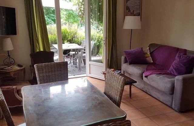 Meublé N°3 -Apartamento-Baño con ducha-Vista al Jardín
