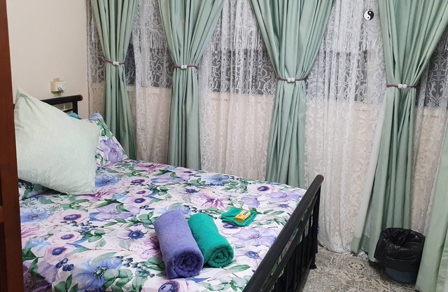 Meyenburg House, Front Room, Budget Double Room with Shared Bathroom & Kitchen