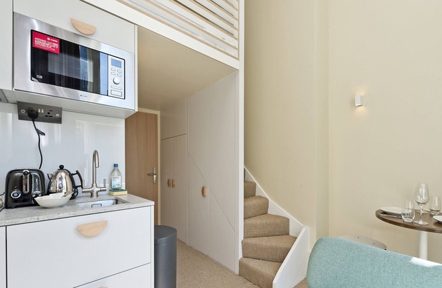 Mezzanine Flat in Grade 2 Listed Camden Terrace